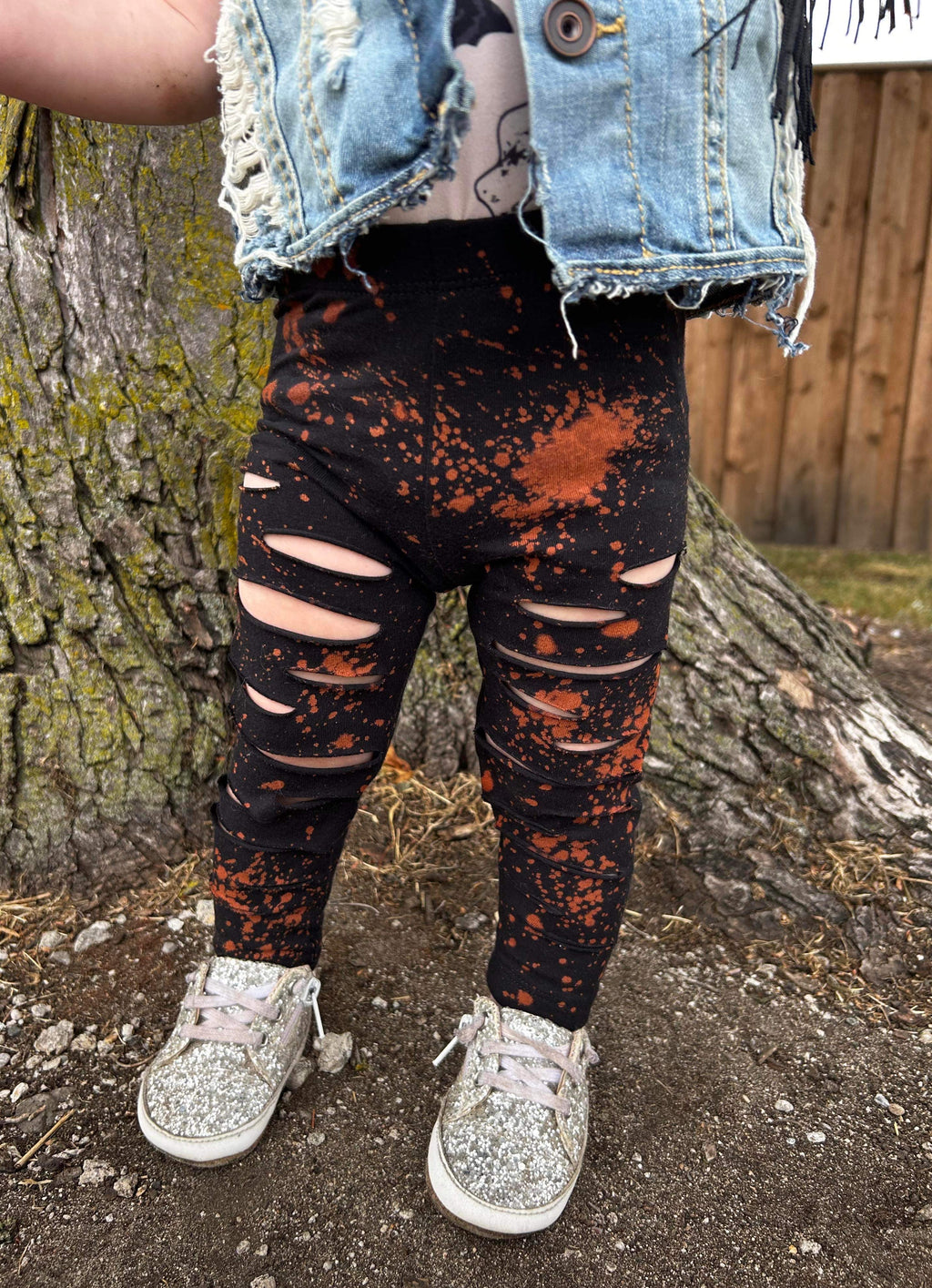 Acid wash shredded leggings
